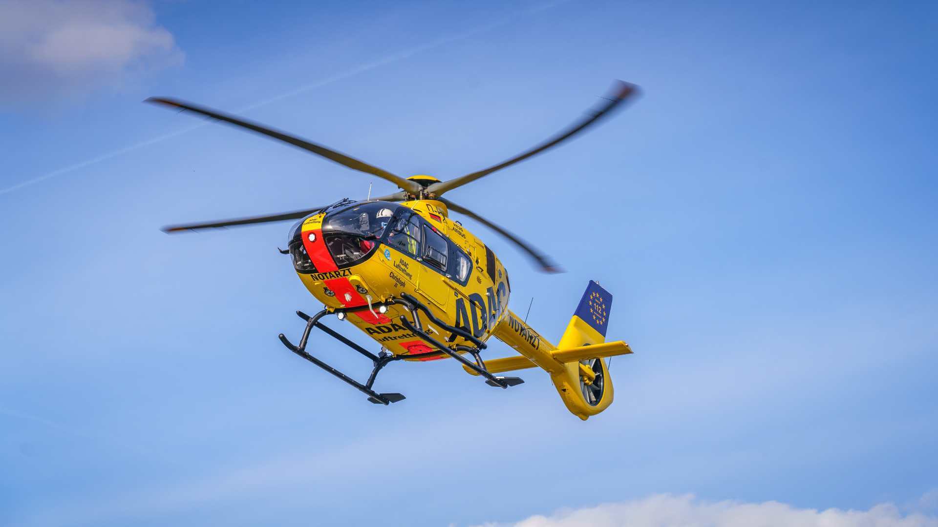 Aufnahme des Rettungshubschraubers Christoph 31 beim Start an der Berliner Charité