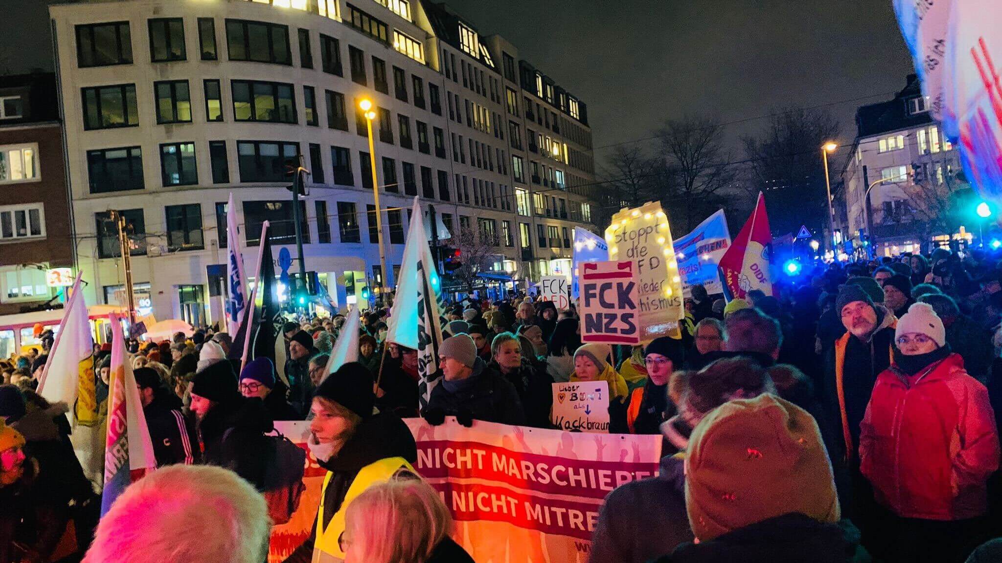 Liveticker Correctiv: Mehrere tausend Menschen kamen am Montagabend (15. Januar 2024) in Essen zu einer Kundgebung zusammen. Quelle: CORRECTIV.